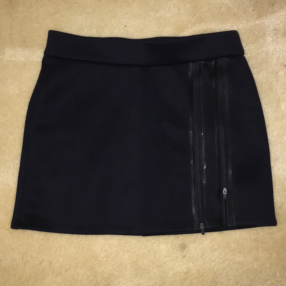 Black fabletics skirt